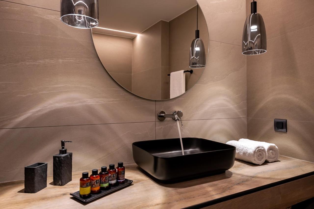 Neoma Luxury Suites Karterados  Luaran gambar