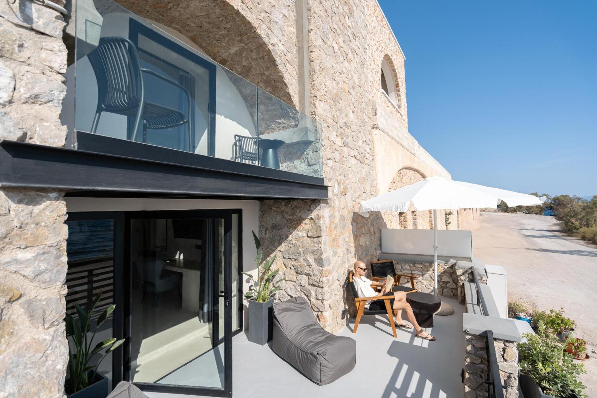 Neoma Luxury Suites Karterados  Luaran gambar